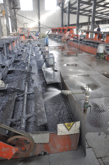 浮选槽内的矿化气泡